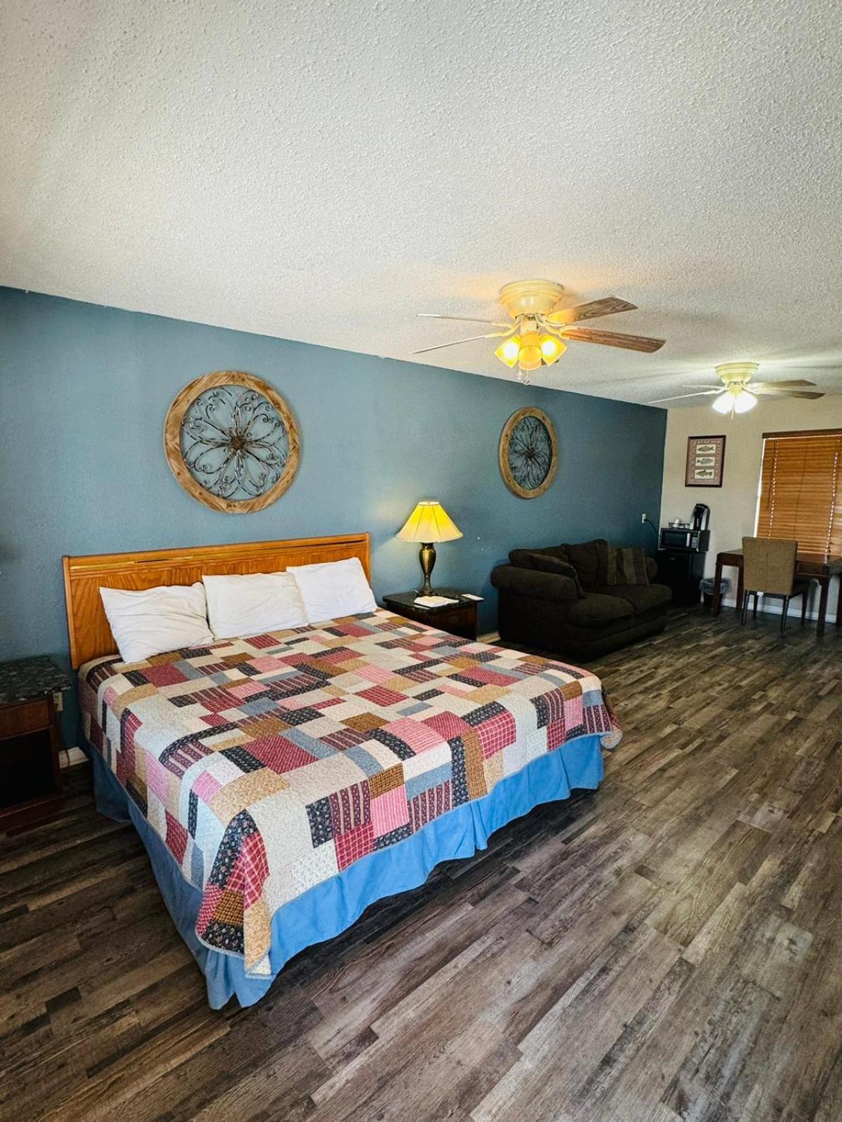 Pilot Point Four Horsemen Motel מראה חיצוני תמונה